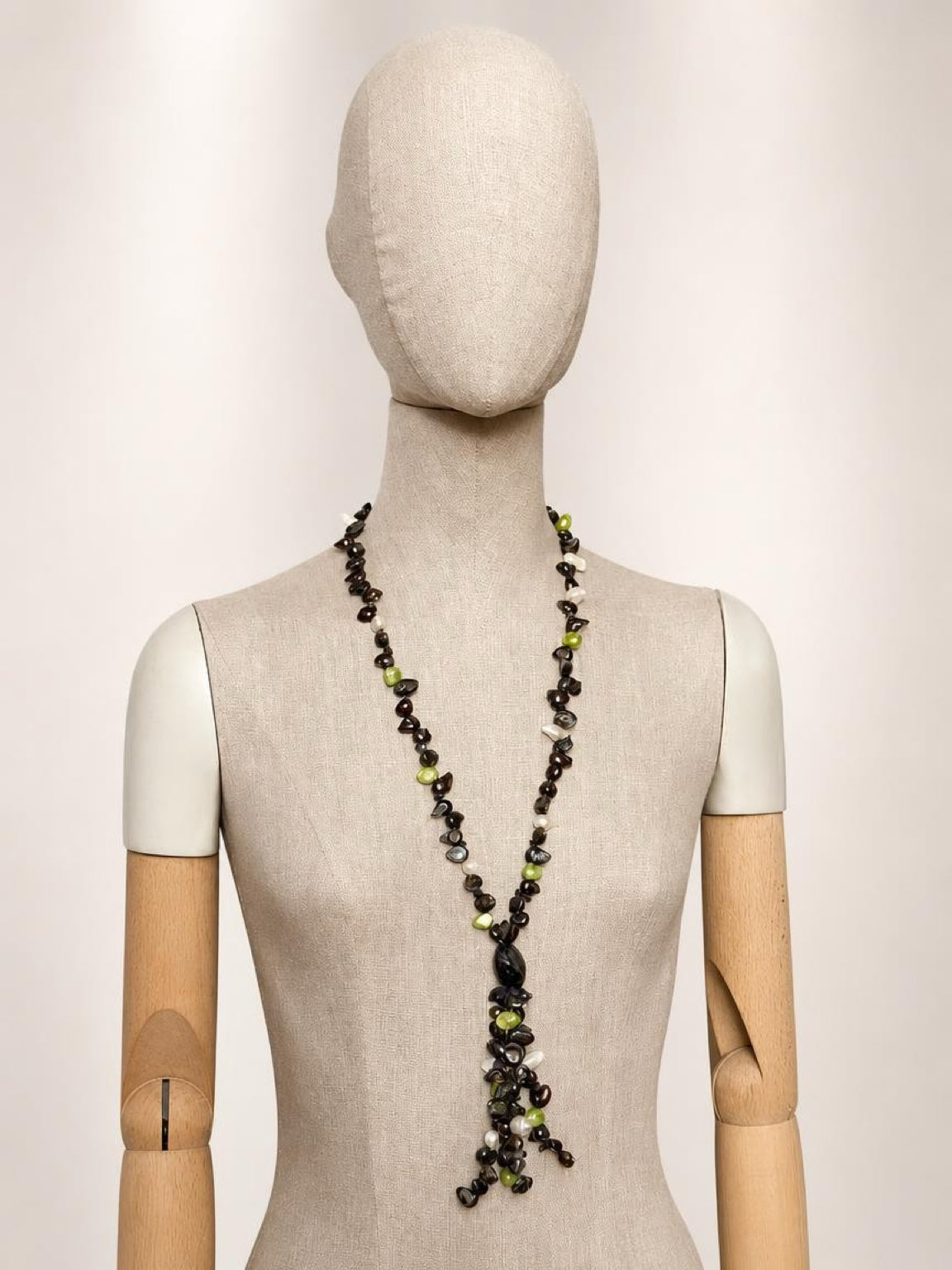 Collar largo de piedras