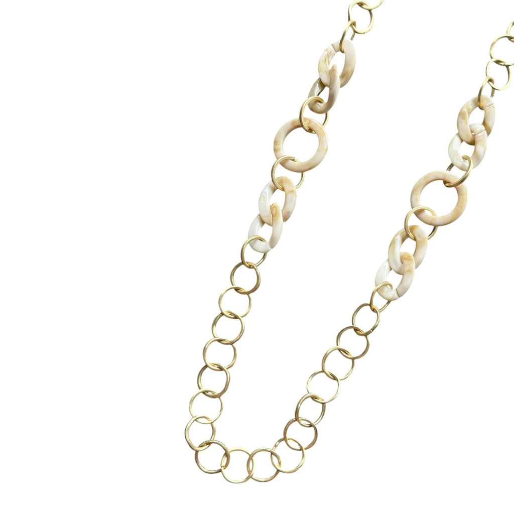 Collar de cadena y resina