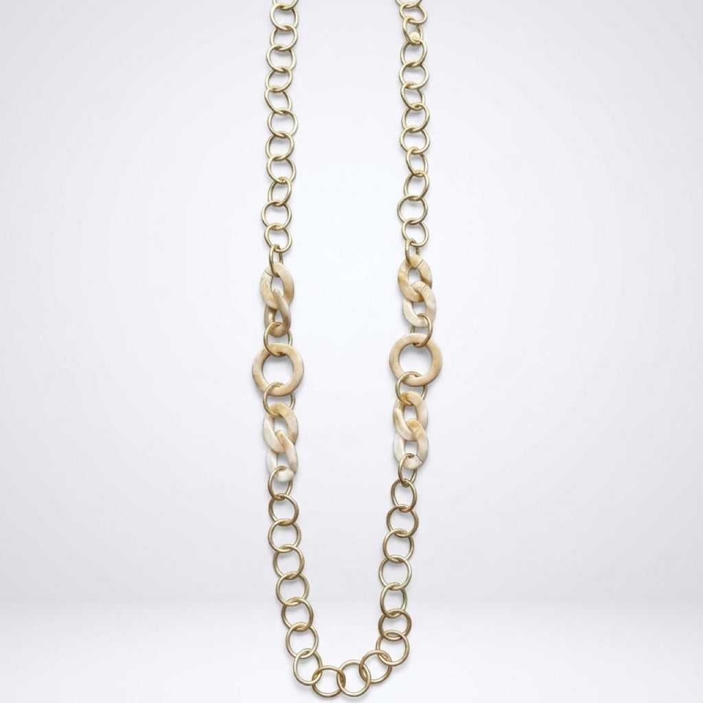 Collar de cadena y resina