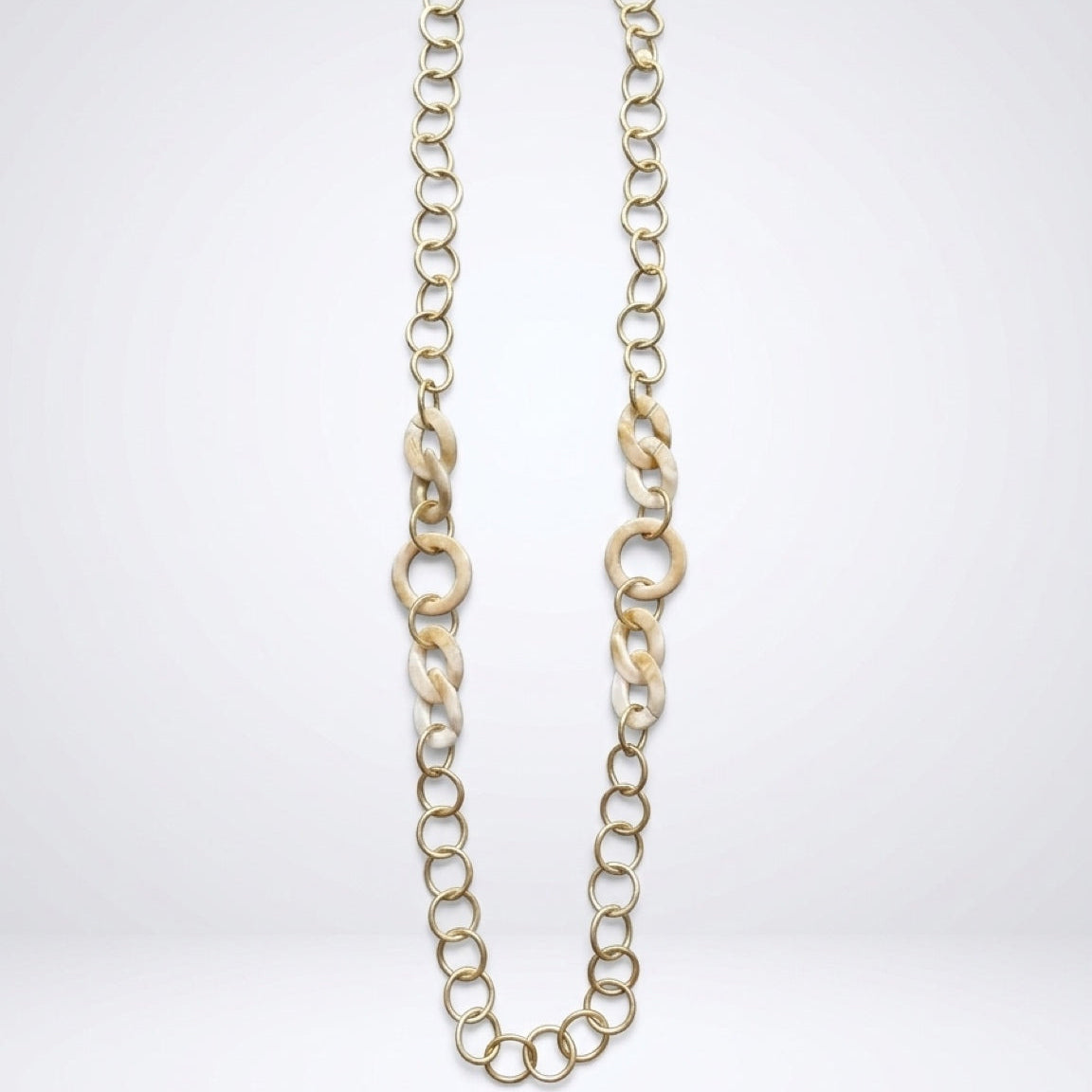 Collar de cadena y resina