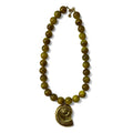 Collar de bolas con abalorio